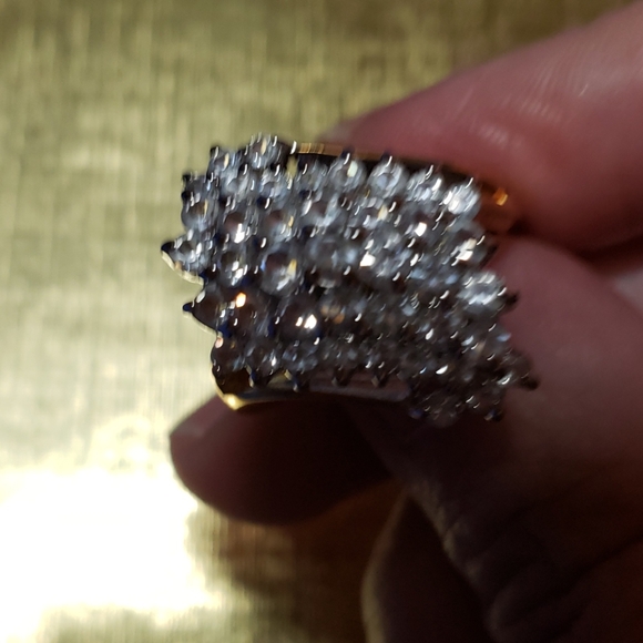 Show some Love with this Stunning Ring - Picture 2 of 3